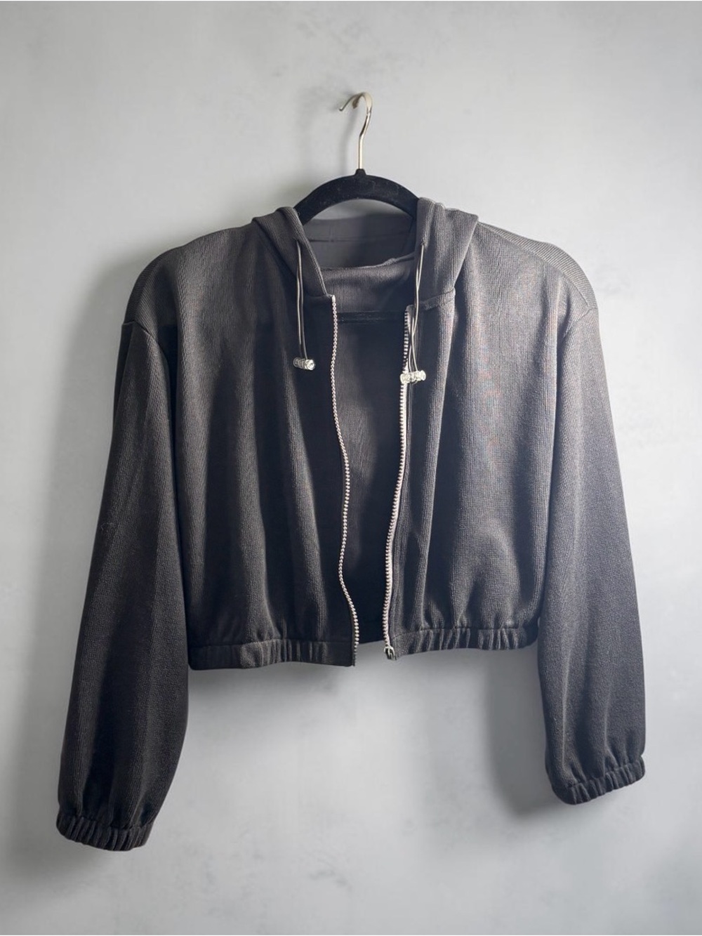 Dazy Cropped Drop-Shoulder Zip-up Hoodie in Charcoal